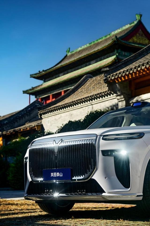 山河之间的磅礴之美岚图泰山定义东方豪华新境界(图5)