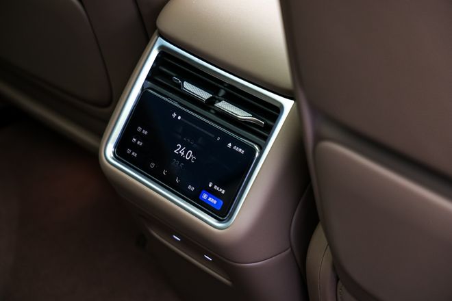 新款享界S9静态评测首发“旗舰9系”打响科技豪华颠覆战(图5)