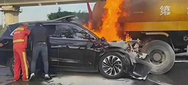 公安部:必需配置机械式内外门把手!隐藏式门把手被终结(图3)