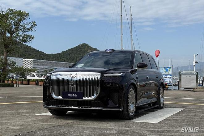 3799万元的岚图泰山豪华大六座的面子和里子都有了(图5)