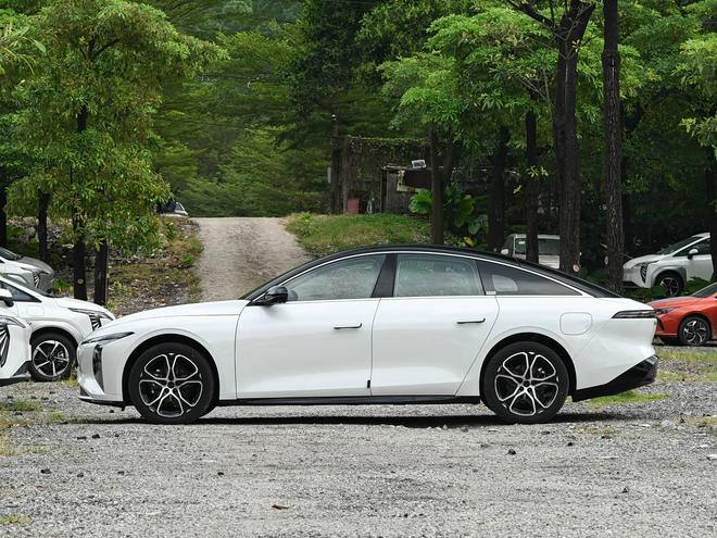 全新纯电中大型车即将上市!预售不足12万起配备800伏架构+超充(图3)