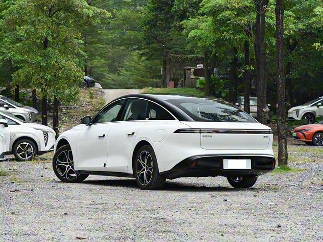 全新纯电中大型车即将上市!预售不足12万起配备800伏架构+超充(图4)