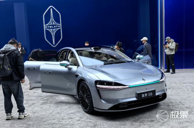 华为掀桌了!30万新款享界S9降维打击4个激光雷达+4电动门黑科技武装到牙齿(图8)