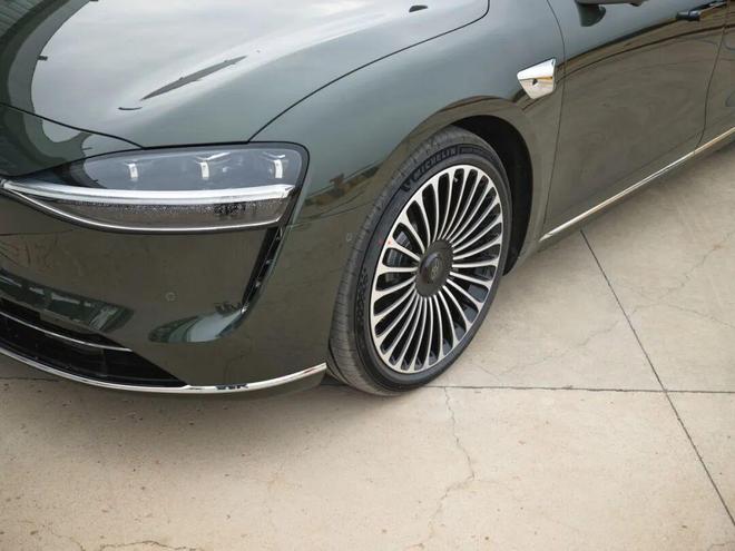 试驾新款享界S9:30万豪华轿车中国实力派德味驾控很意外(图3)