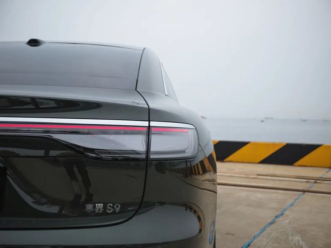 试驾新款享界S9:30万豪华轿车中国实力派德味驾控很意外(图2)
