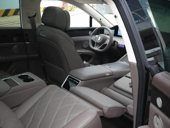 试驾新款享界S9:30万豪华轿车中国实力派德味驾控很意外(图8)