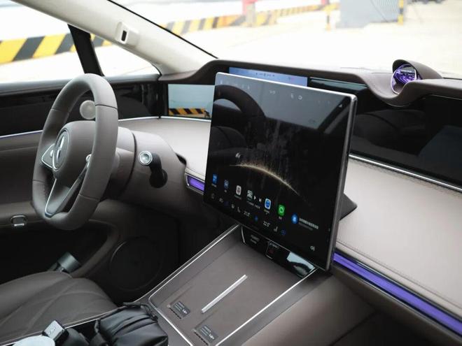 试驾新款享界S9:30万豪华轿车中国实力派德味驾控很意外(图5)