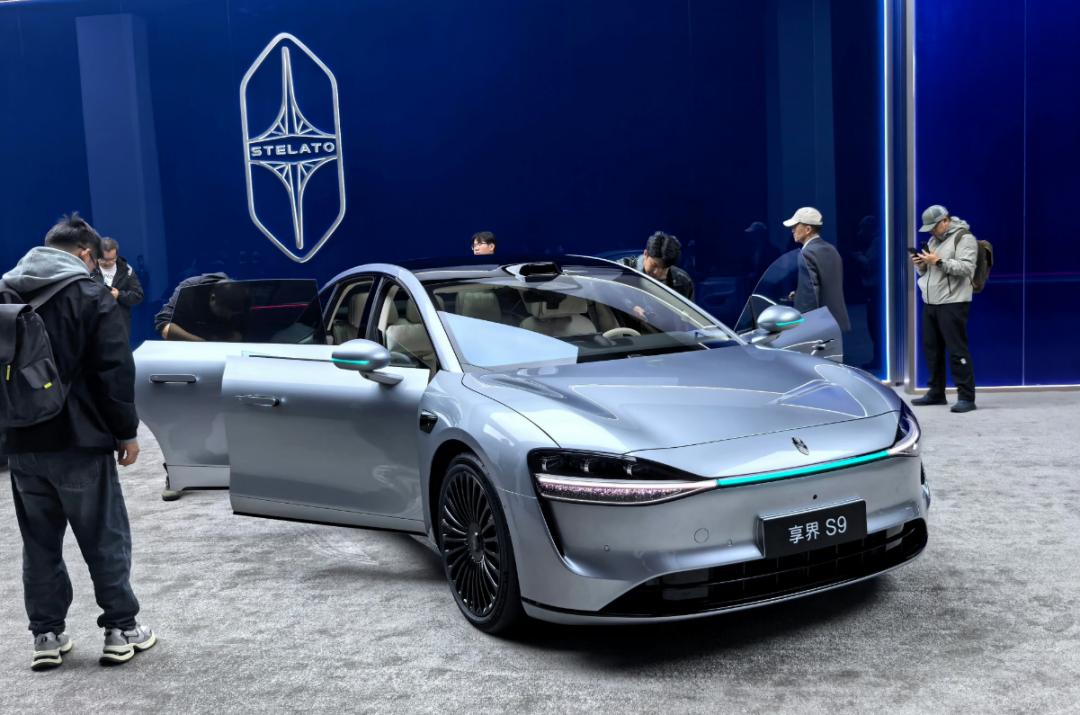 华为掀桌了!30万新款享界S9降维打击黑科技武装到牙齿(图8)