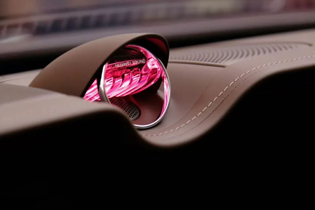 华为掀桌了!30万新款享界S9降维打击黑科技武装到牙齿(图19)