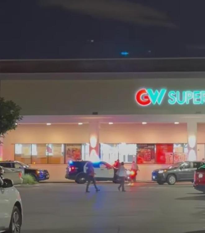 数十秒洗劫一空!华人超市内“金六福”珠宝店遭蒙面抢劫!(图4)