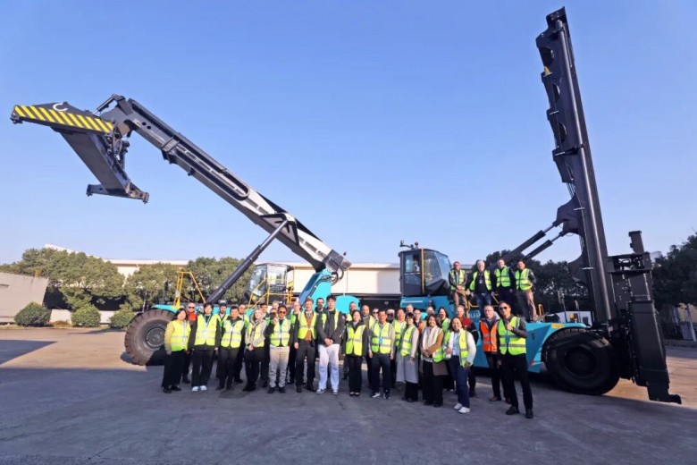 升级电动产品矩阵科尼全新电动正面吊重磅发布！