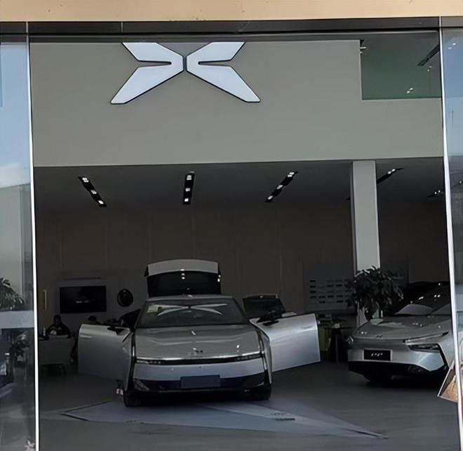 小鹏4S店服务翻车门夹伤顾客反要顾客赔钱？责任全推给消费者？(图13)