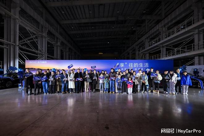 72小时小定8000台:享界S9的新豪华新体验里子面子都能打!(图1)