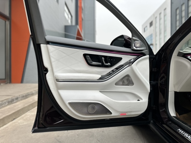 2025款迈巴赫S580彰显了其独特的魅力(图2)