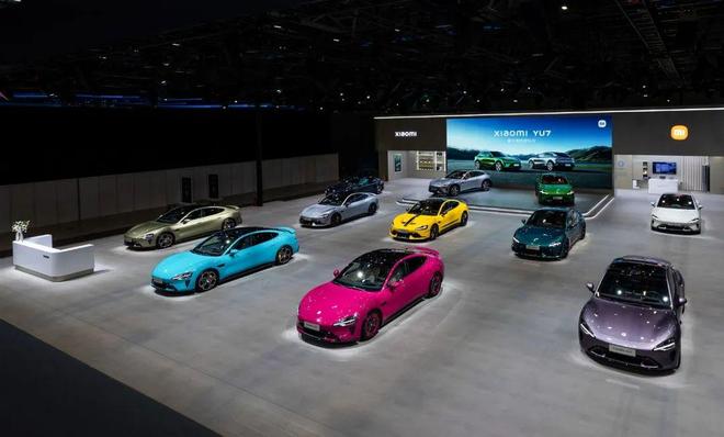 全新蔚来ES8开启预售；银河M9预售1938万起