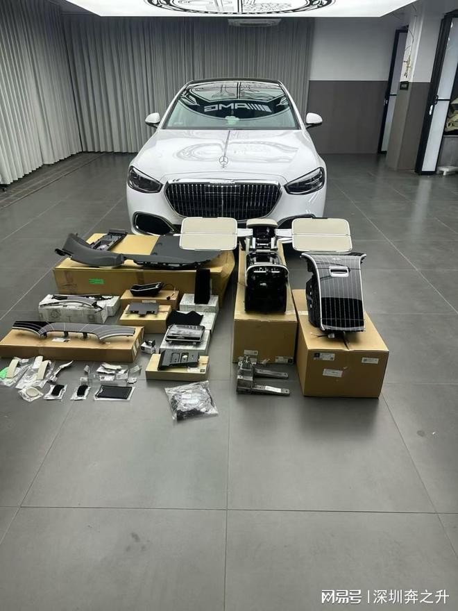 迈巴赫S480从五座升级为行政四座小桌板提升了档次(图1)