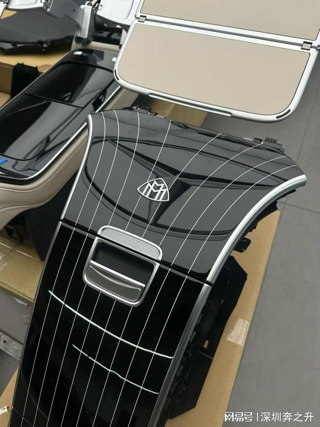 迈巴赫S480从五座升级为行政四座小桌板提升了档次(图2)