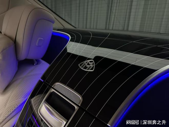 迈巴赫S480从五座升级为行政四座小桌板提升了档次(图7)