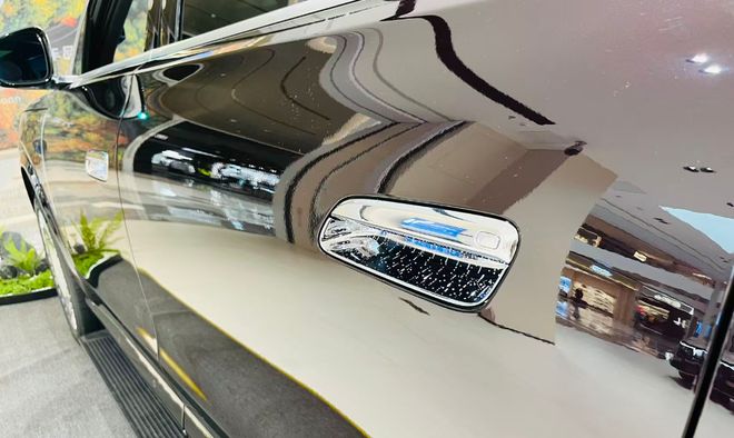 探店岚图泰山:3799万起的华系旗舰凭什么让豪华车主下单(图2)