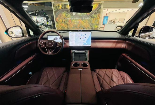 探店岚图泰山:3799万起的华系旗舰凭什么让豪华车主下单(图3)