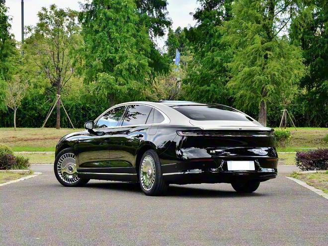 全新“小尊界”即将上市!双拼色外观标配800V平台+空气悬挂台(图4)