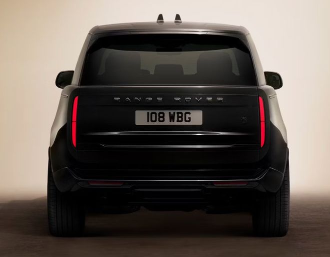 2026款路虎揽胜“黑武士”来了这气质才是真路虎!(图3)