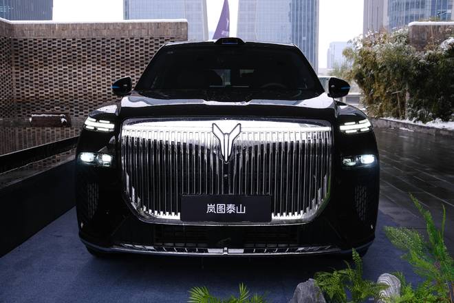 岚图泰山3799万起上市重塑豪华大六座SUV市场(图2)