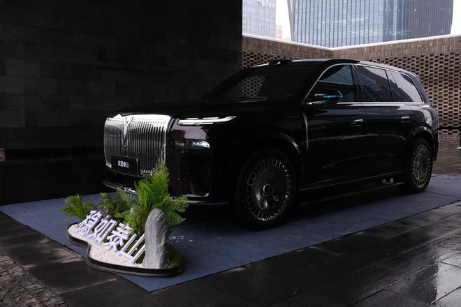 岚图泰山3799万起上市重塑豪华大六座SUV市场(图3)