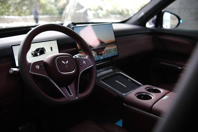 岚图泰山3799万起上市重塑豪华大六座SUV市场(图4)