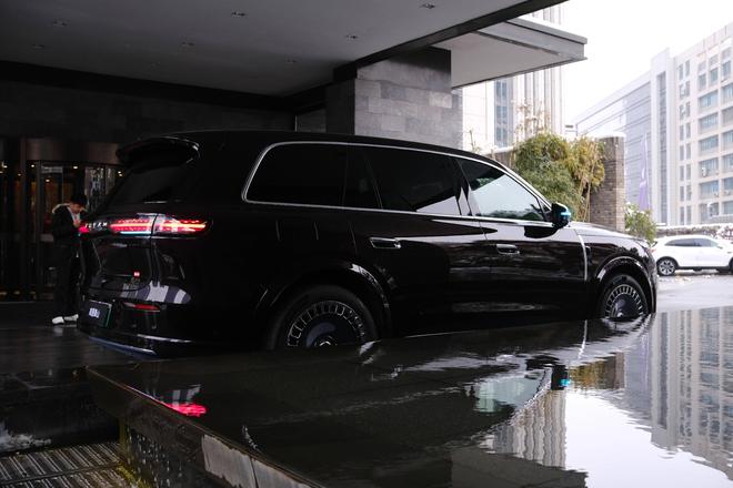 岚图泰山3799万起上市重塑豪华大六座SUV市场(图8)