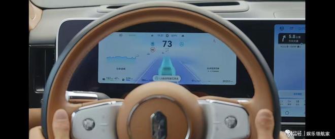 尊界S800第100台下线车主锁定李连杰余承东现场交付？(图2)