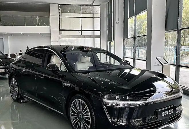 华为享界S9：30万买百万级舒适后排一躺就不想下车！(图1)