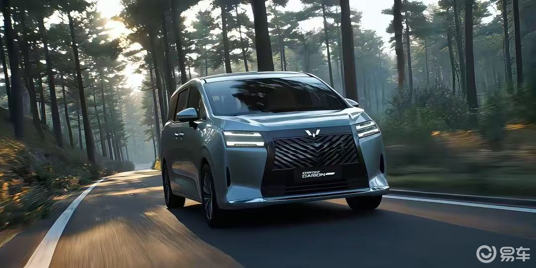 全新7座MPV配双侧滑移门五菱星光730首发亮相(图1)