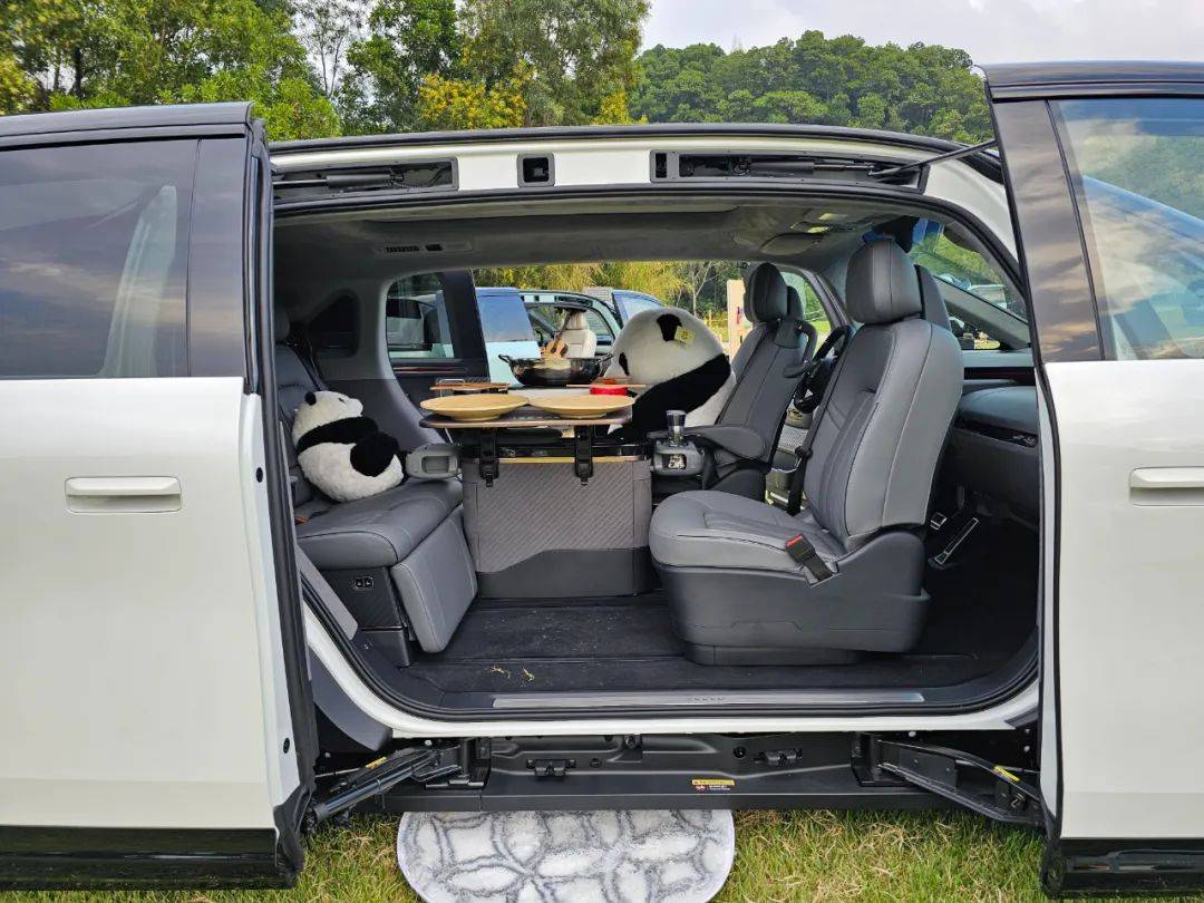 论法拉利F80与极氪MIX(图12)