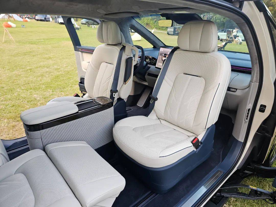 论法拉利F80与极氪MIX(图14)