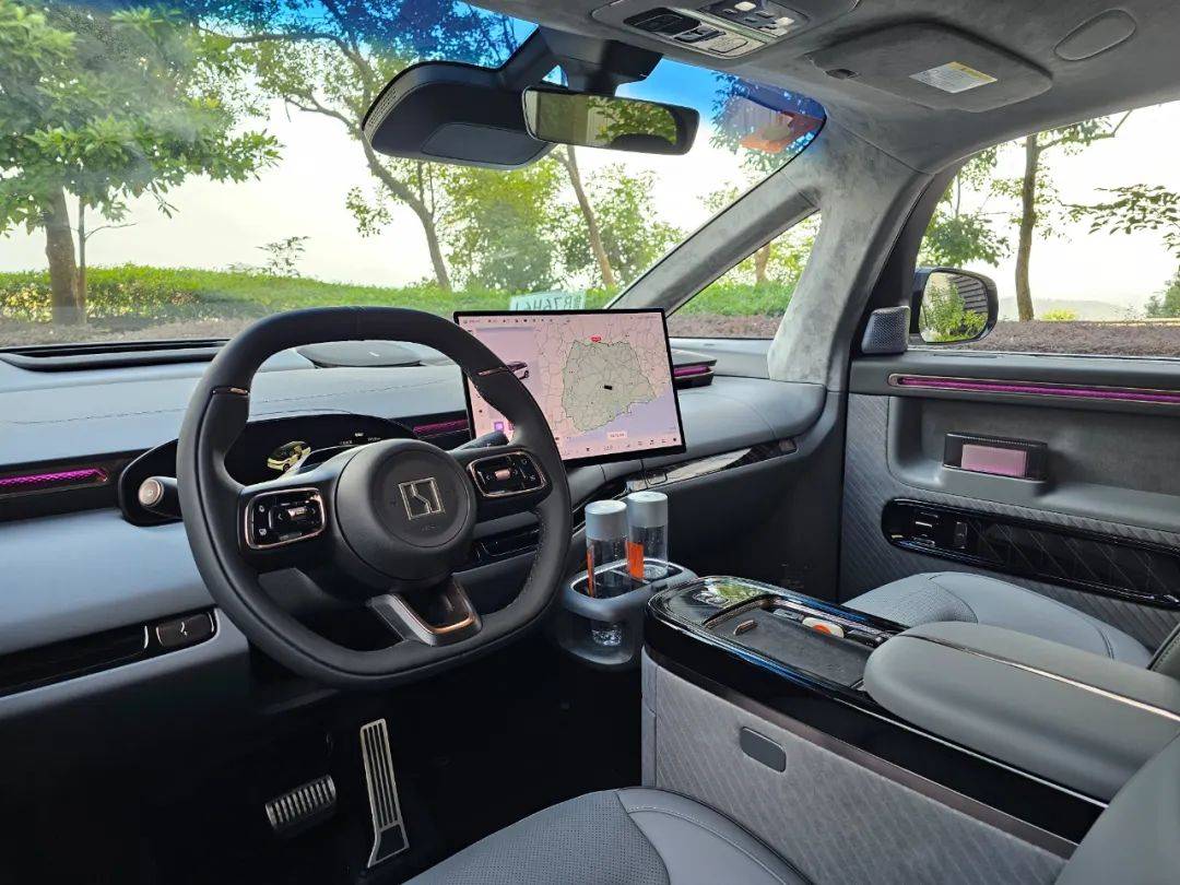 论法拉利F80与极氪MIX(图16)