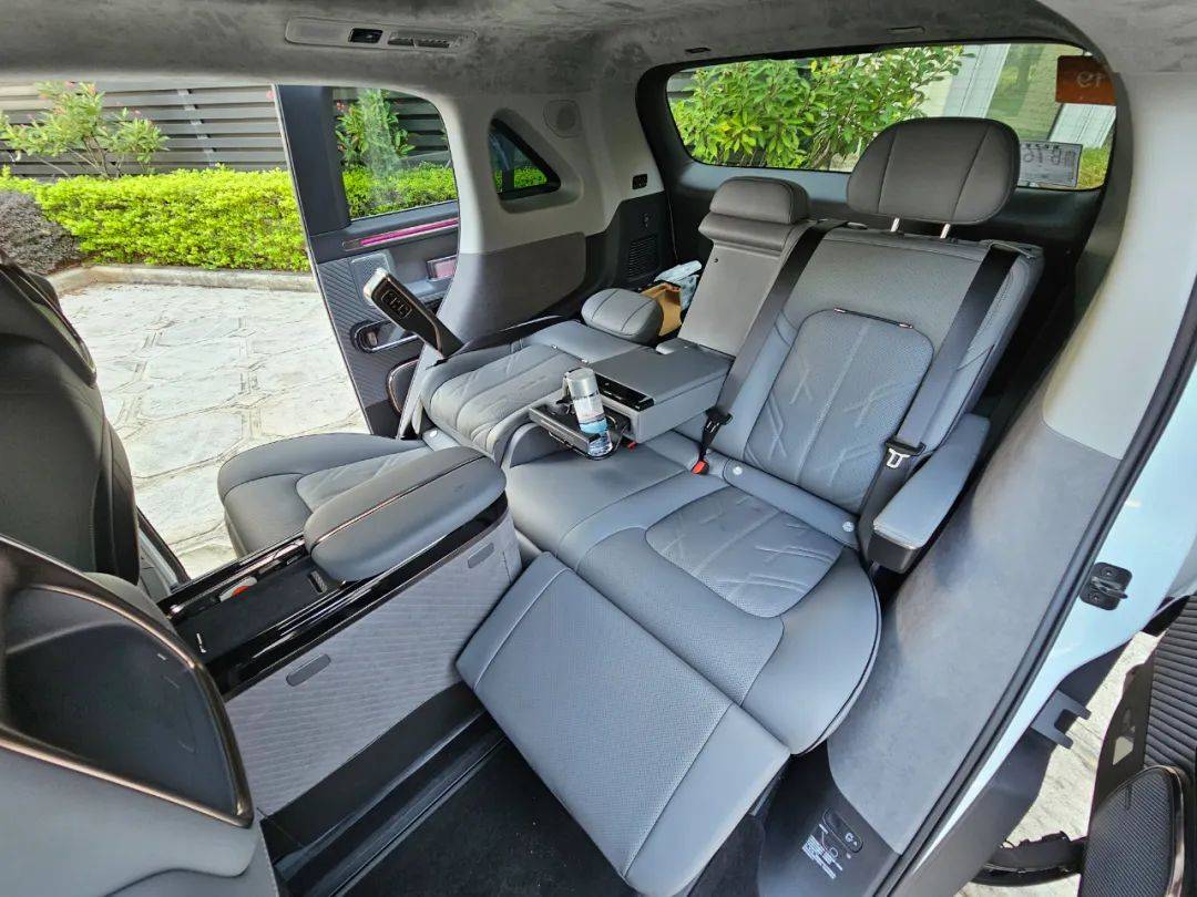 论法拉利F80与极氪MIX(图17)