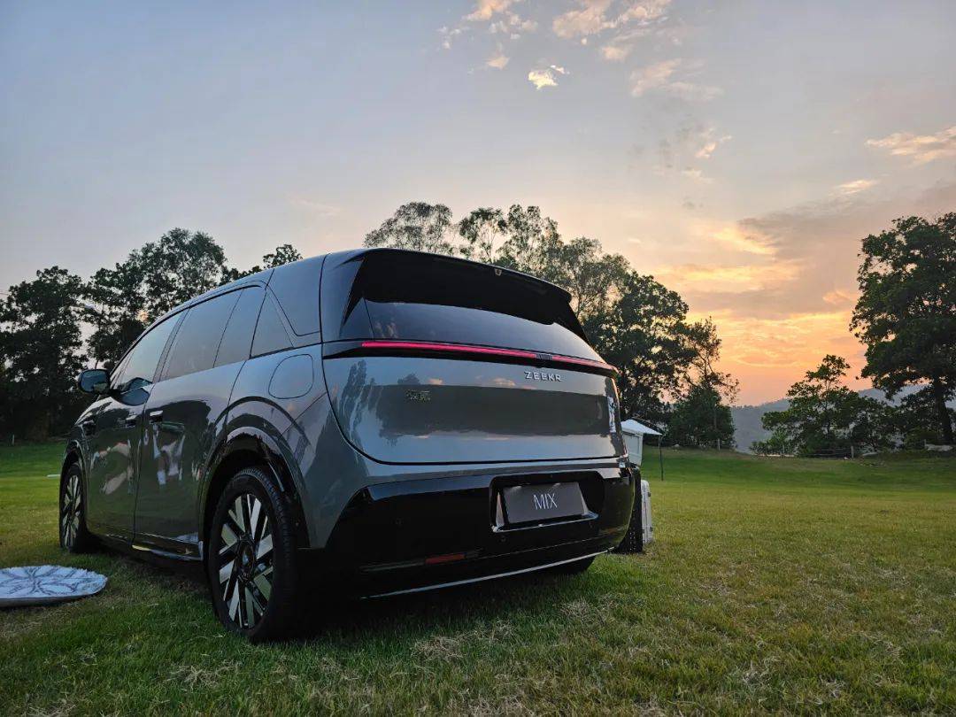 论法拉利F80与极氪MIX(图19)