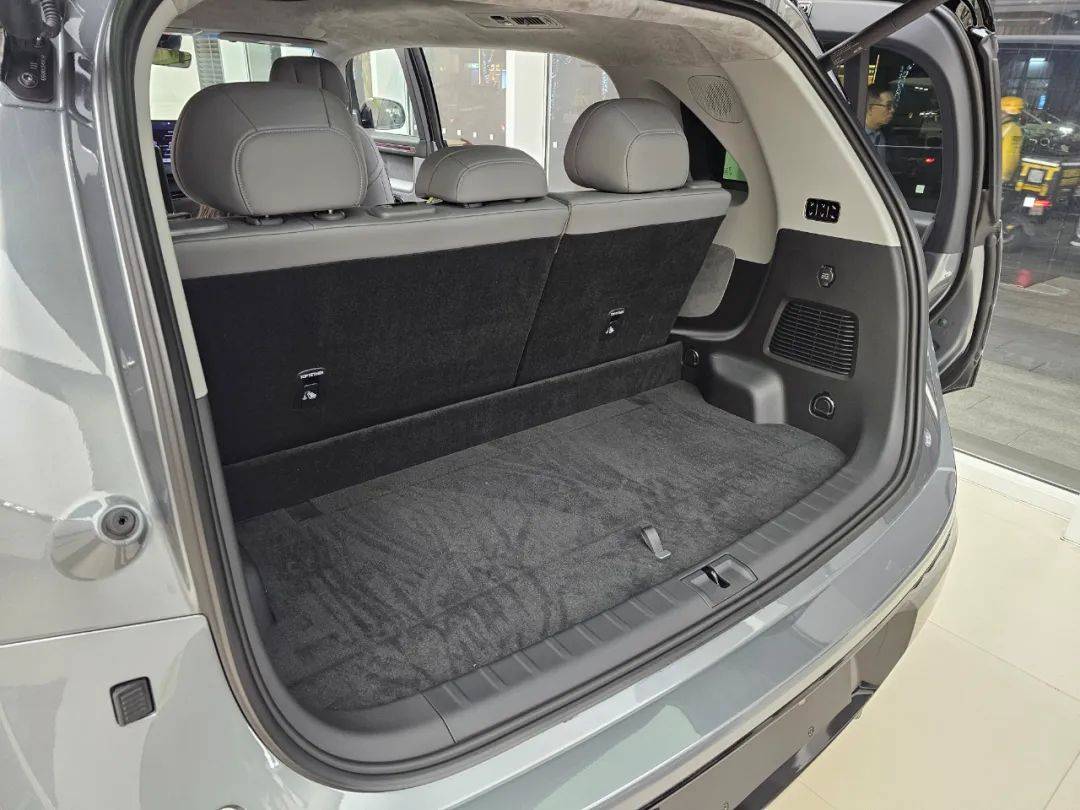 论法拉利F80与极氪MIX(图20)