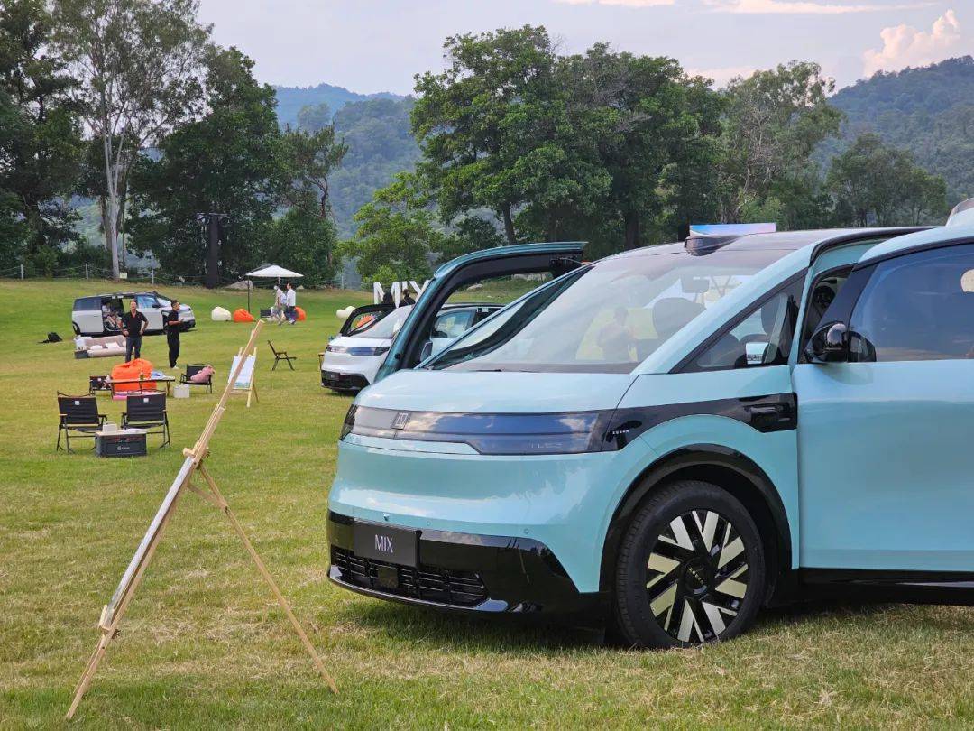 论法拉利F80与极氪MIX(图22)