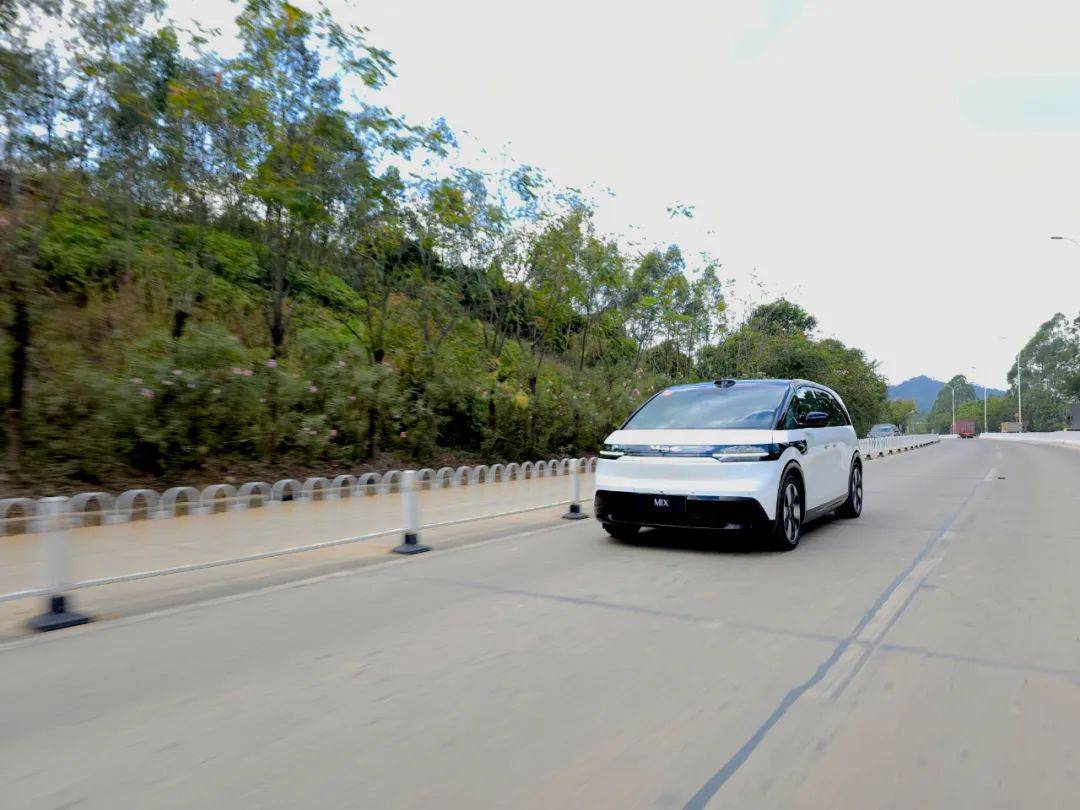 论法拉利F80与极氪MIX(图23)