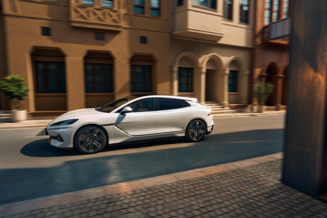 中国自主品牌靠什么豪华？比亚迪给出了自己的答案(图3)