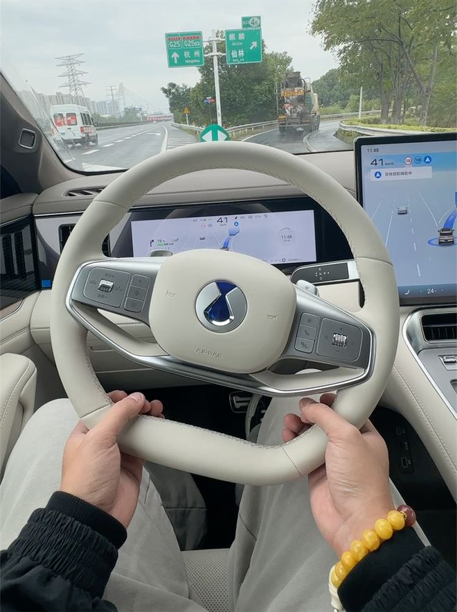 花30万买大6座SUV腾势N8L真的值吗？(图15)